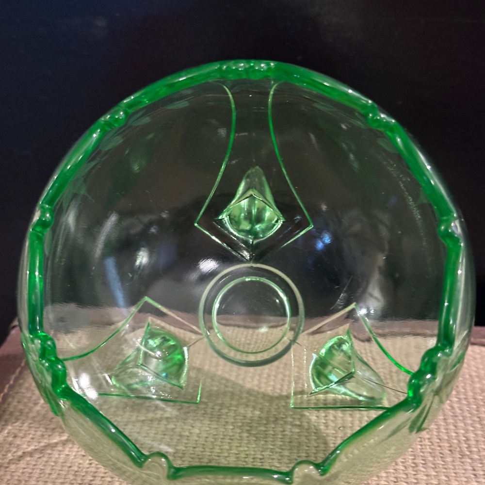 Vtg green uranium footed bowl - Picture 3 of 4